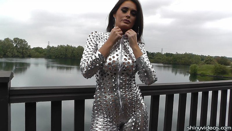 EmmaGreen_ShinyCatsuit_26.jpg